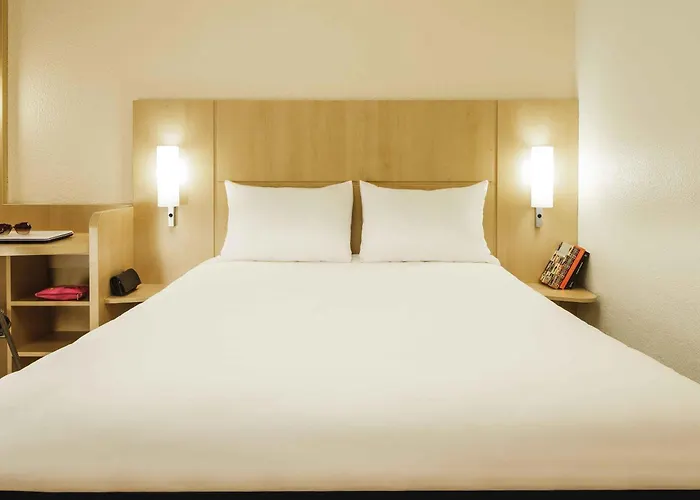 Ibis Versailles Château